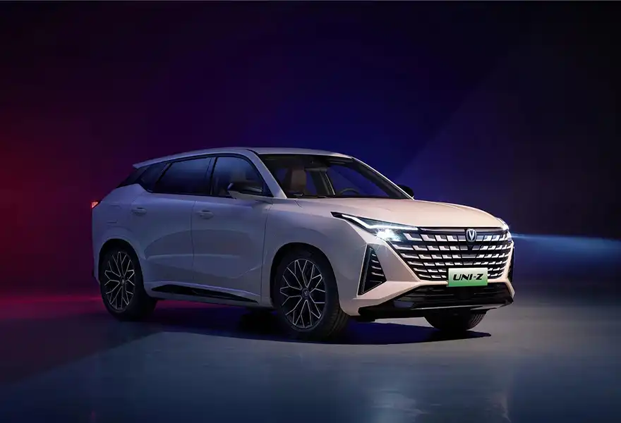 Компания Changan Auto опубликовала официальные изображения гибридного электрического внедорожника UNIX plug-in