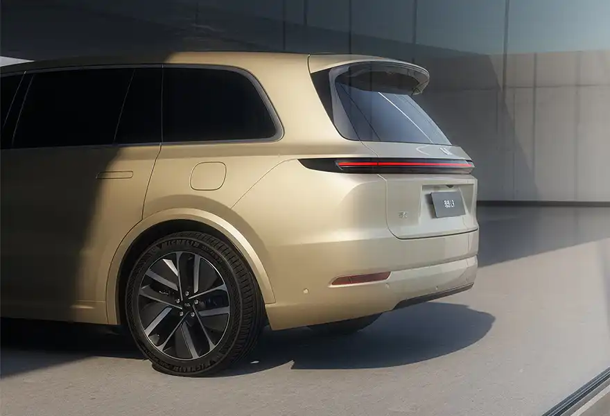 Совокупный объем поставок автомобилей Li Auto превысил отметку в 700 000 единиц